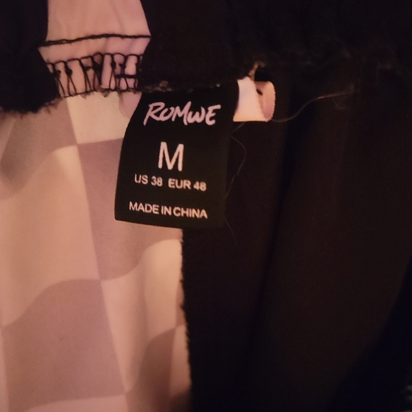 Shorts - Picture 3 of 4